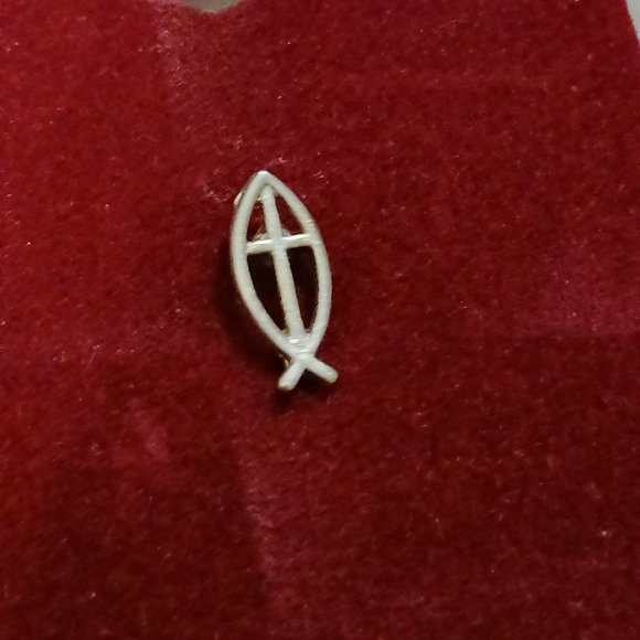 NEW! Beautiful Infinity Pin - Picture 3 of 7